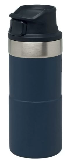 Stanley TRIGGER-ACTION TRAVEL MUG 473 Ml -Wildnis Ausstattung 667903 rueckseite